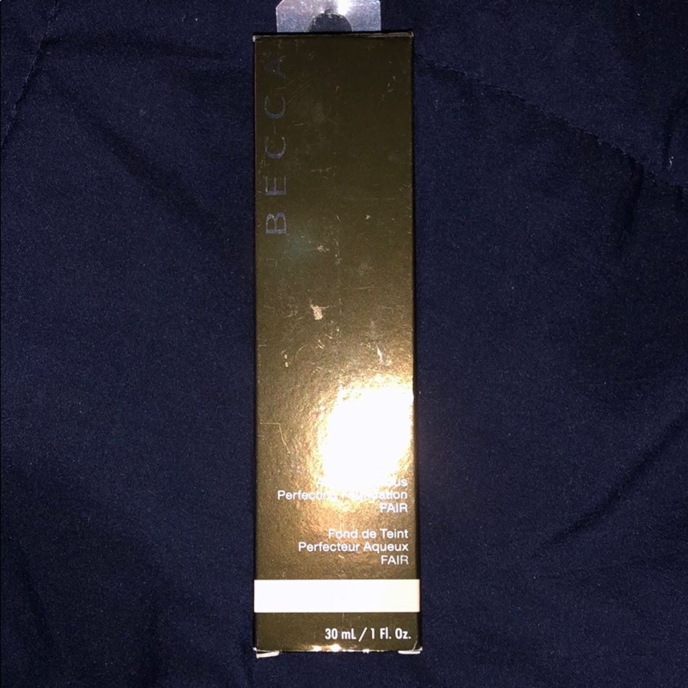 Becca Aqua Luminous Foundation